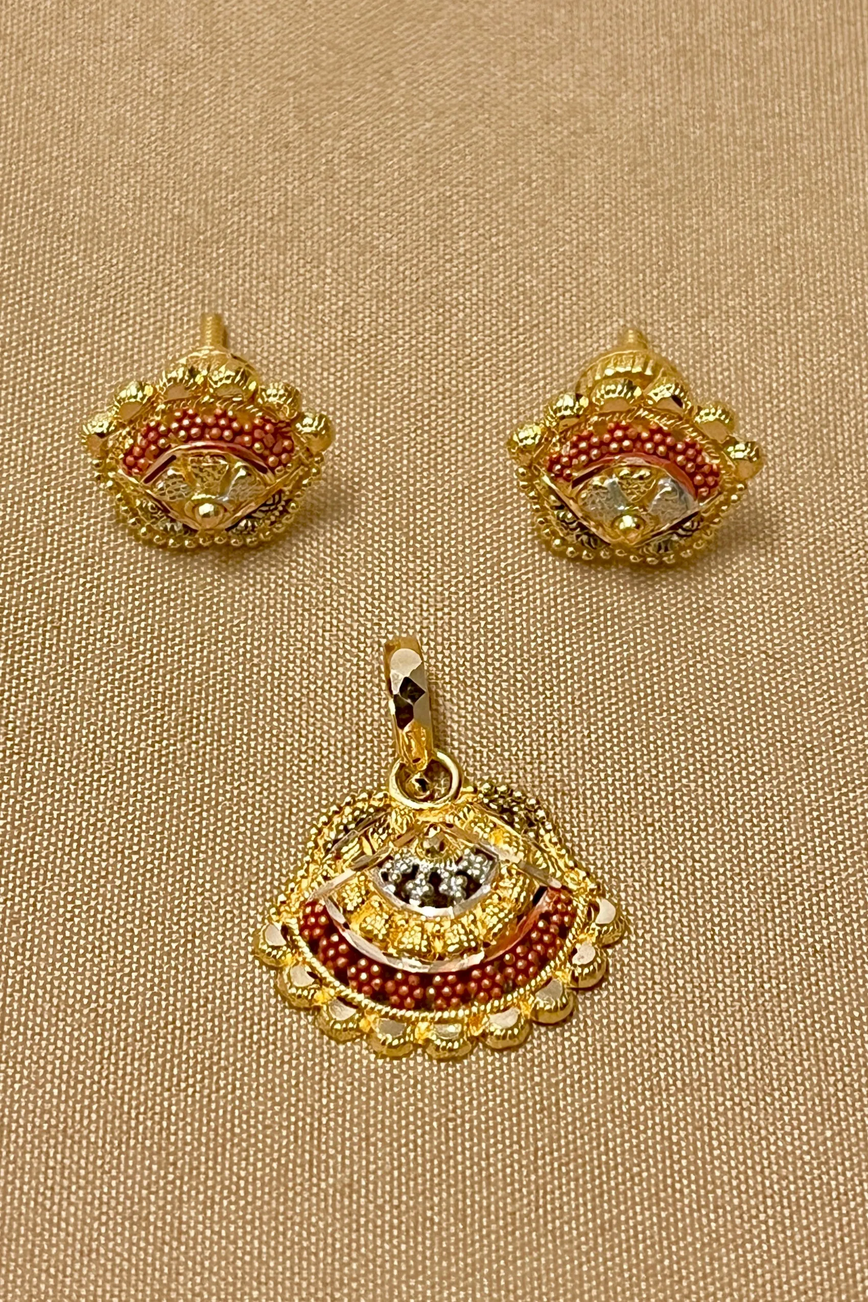 22 KT Gold Designer Multicolor Pendant Set (D109)