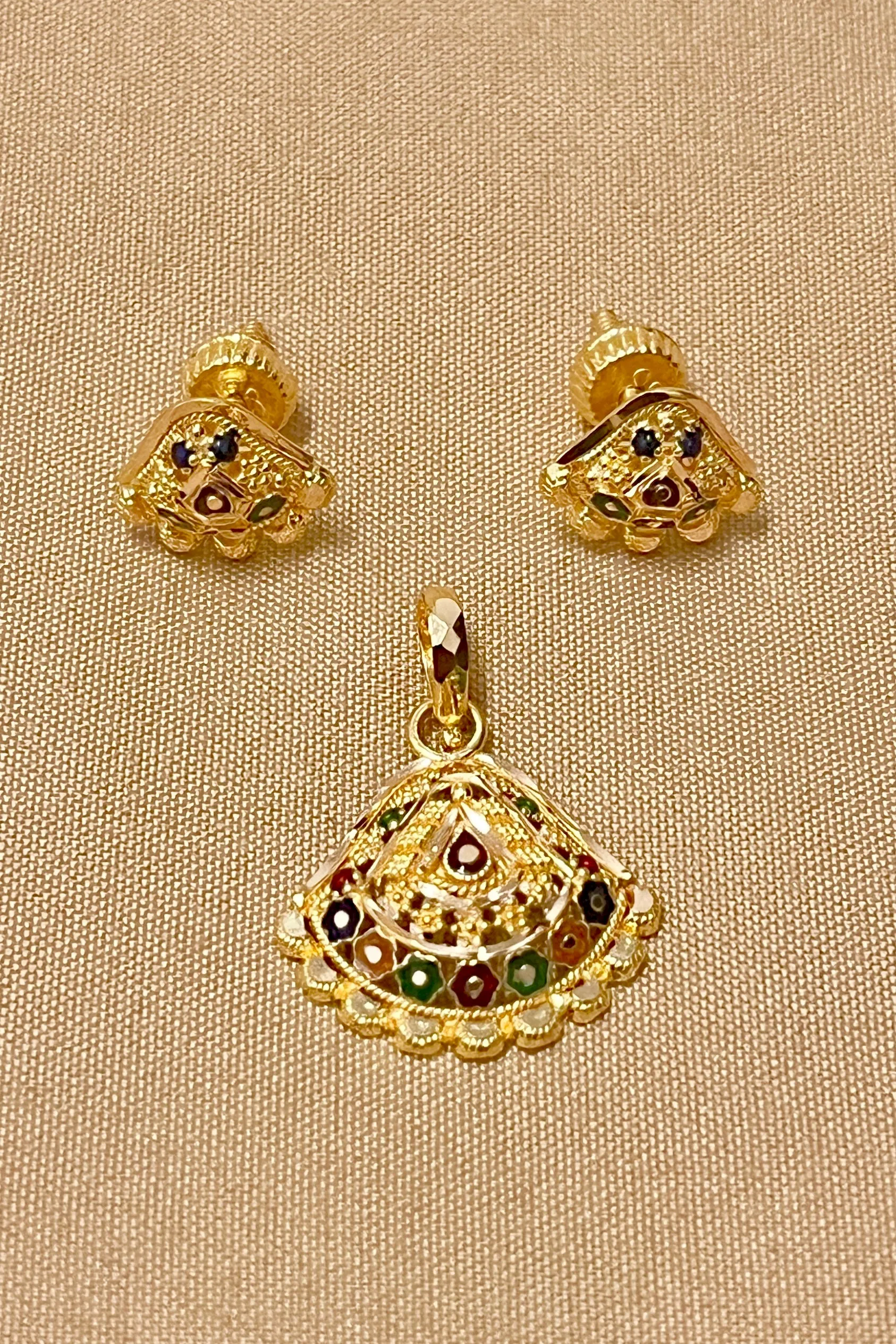 22 KT Gold Designer Multicolor Pendant Set (D111)