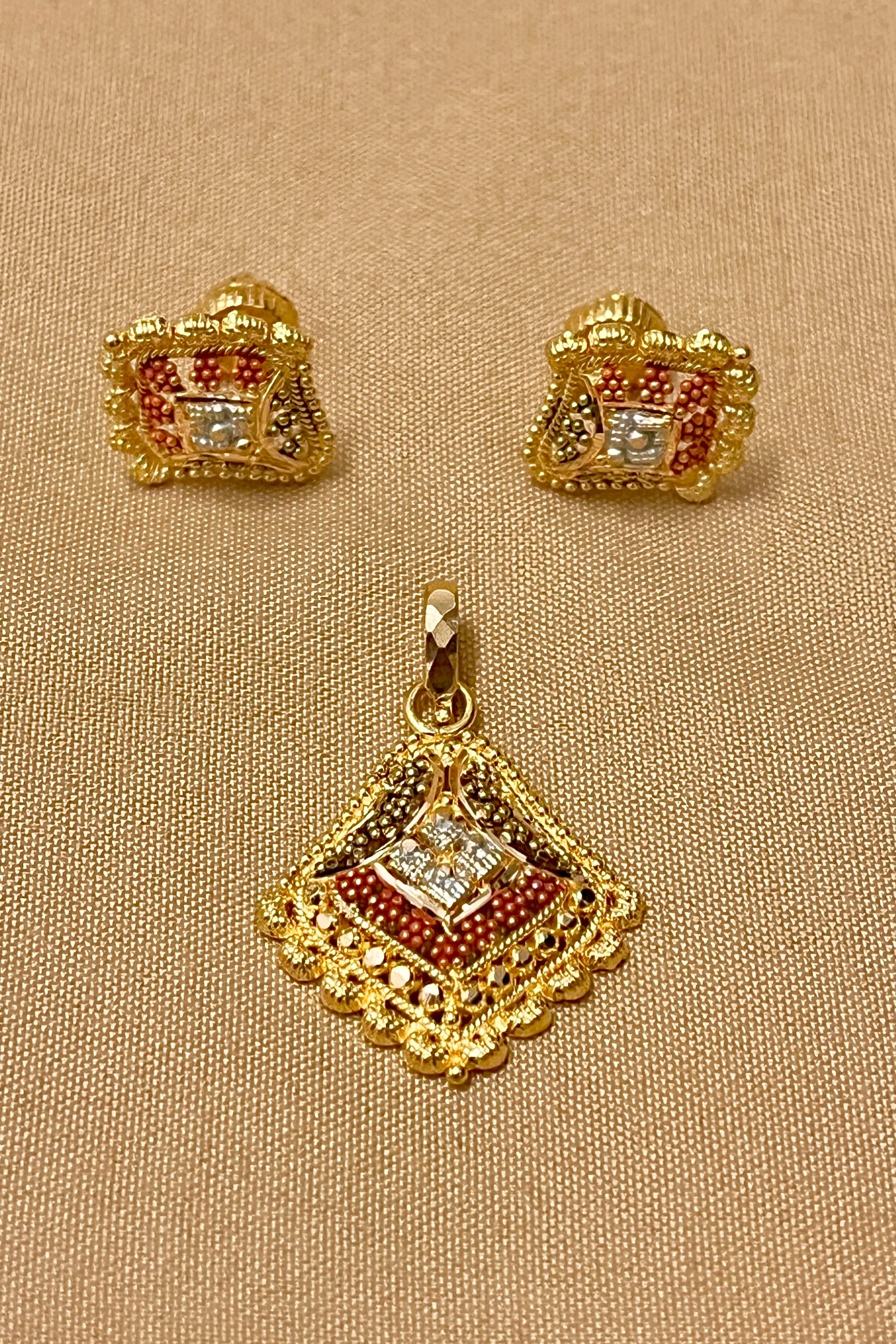 22 KT Gold Designer Multicolor Pendant Set (D115)
