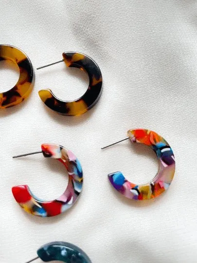 25mm Mini Tortoise shell Hoop earrings | Modern retro earrings | open hoop acetate earrings | minimalist dainty earrings
