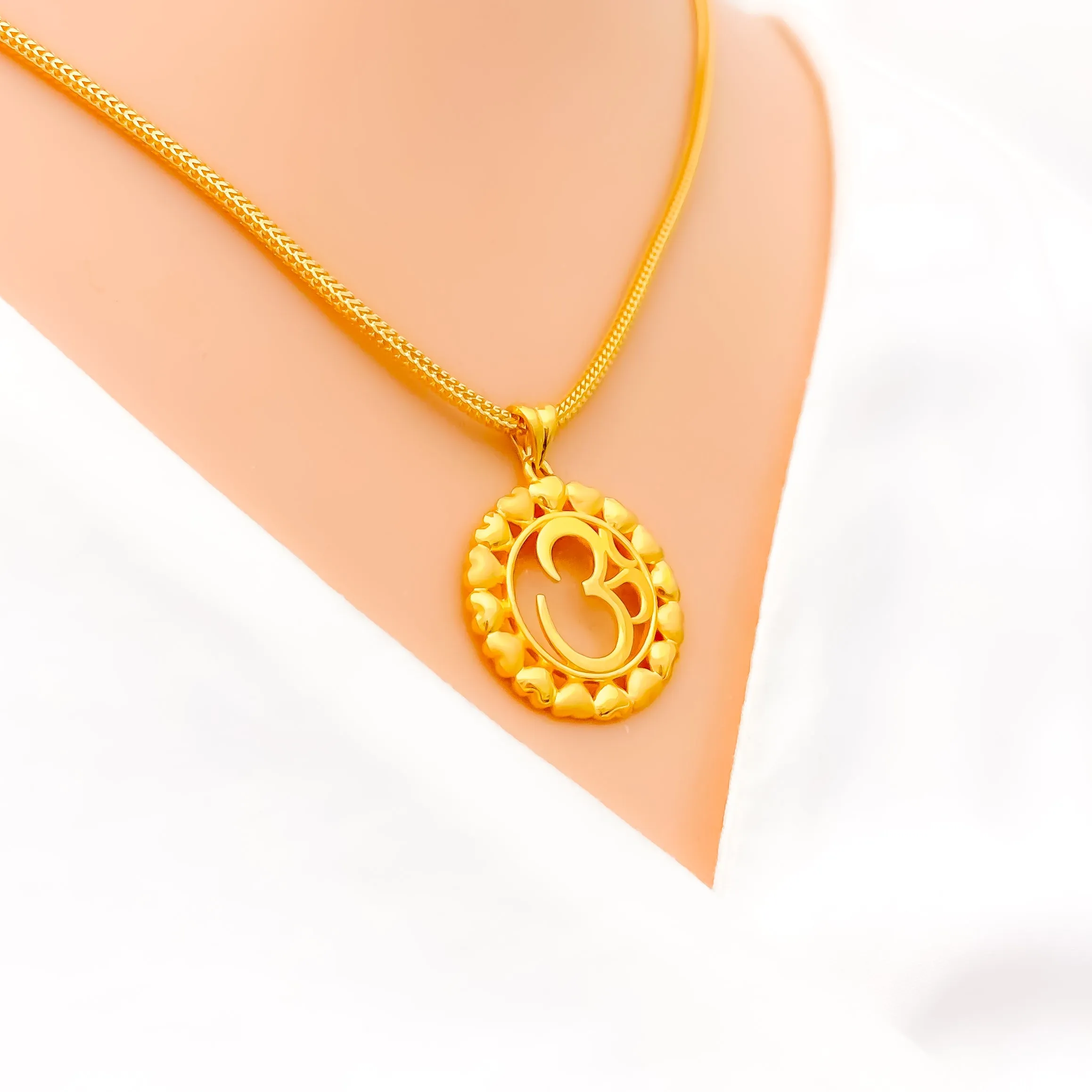 Alternating Heart Lined OM Pendant
