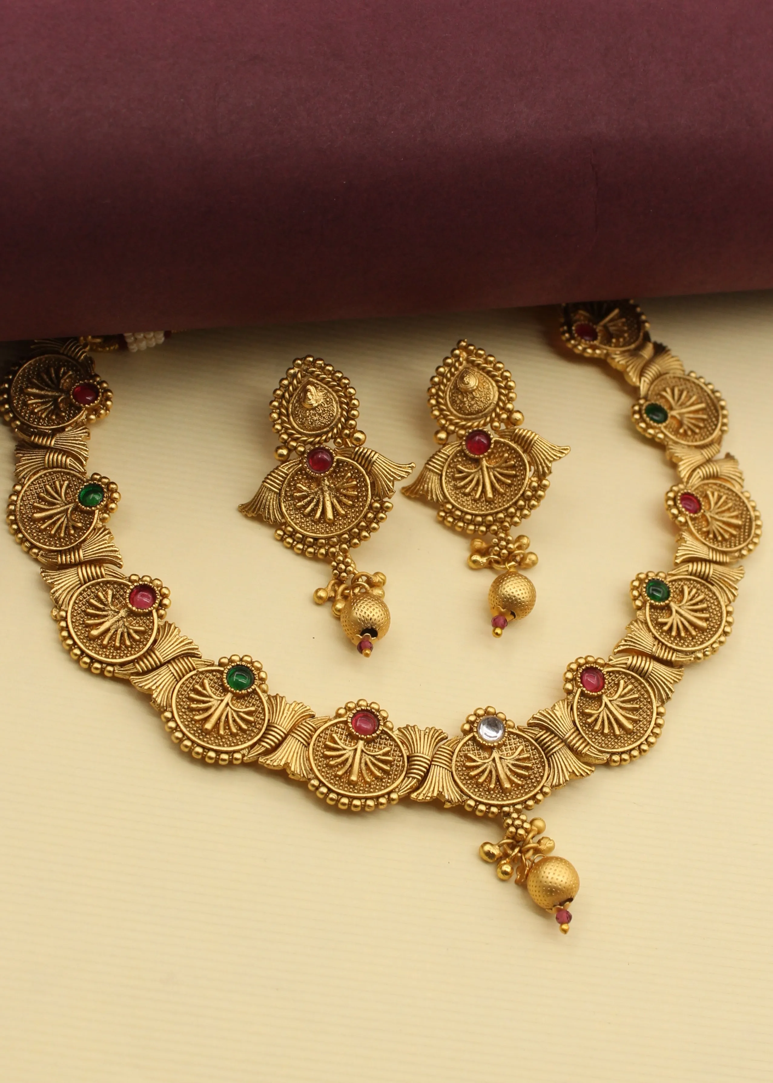 ENCHANTING AHILYA NECKLACE