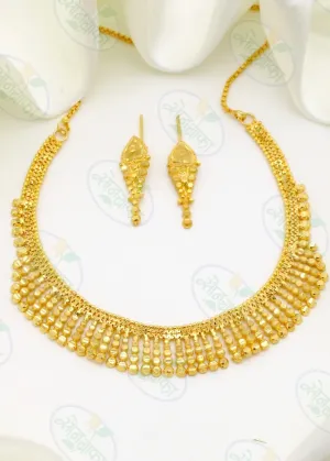 FASHIONABLE GOLD PLATED NECKLACE