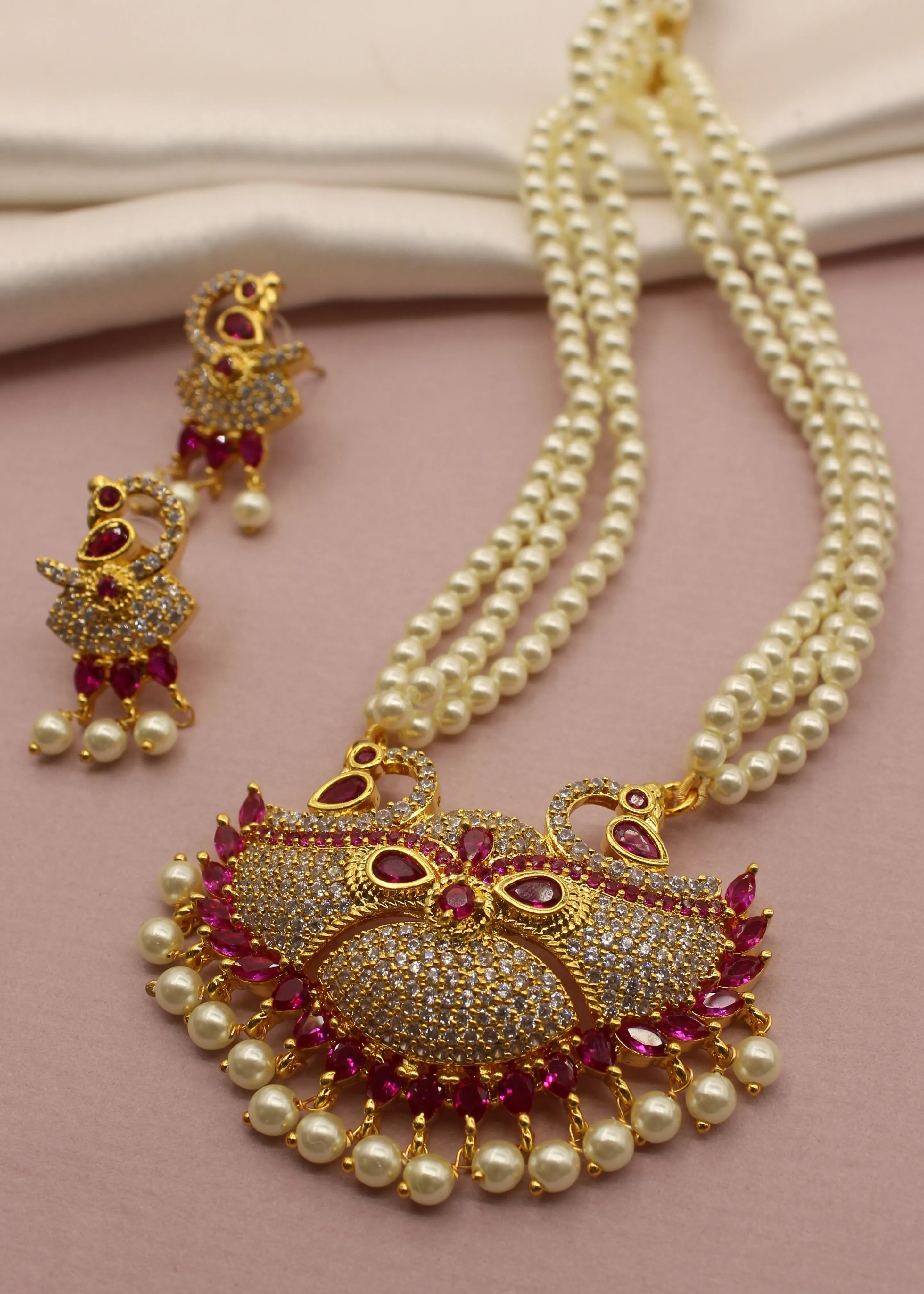 GRACEFUL DESIGNER MOTI NECKLACE