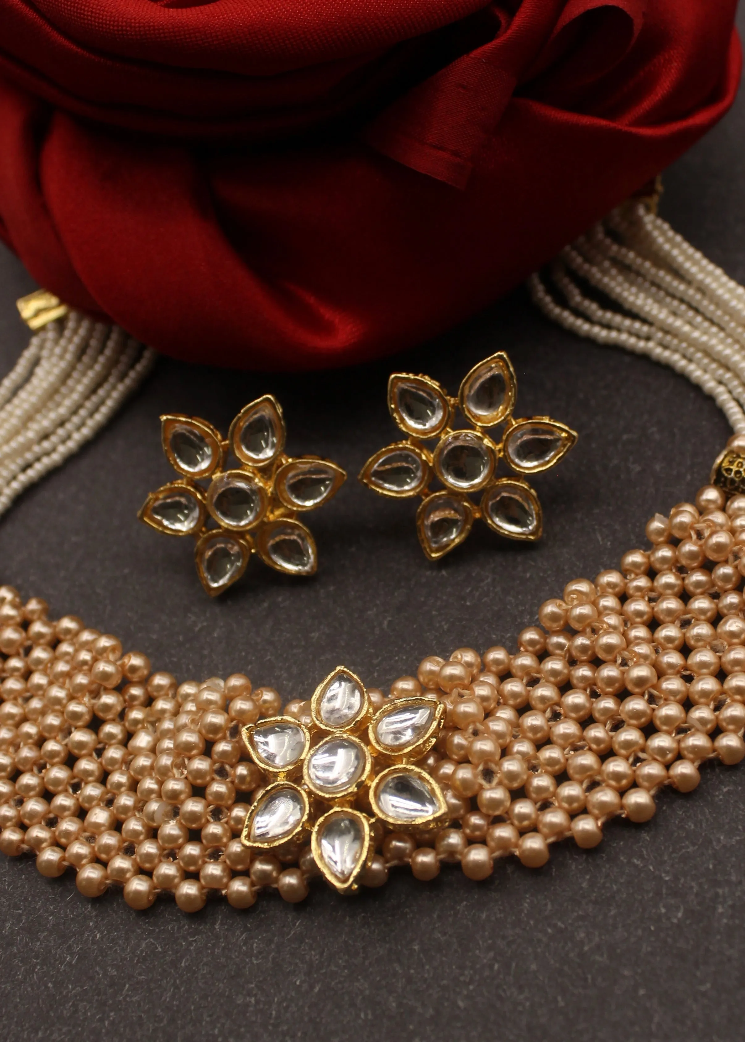 GRACEFUL KUNDAN CHOKER NECKLACE