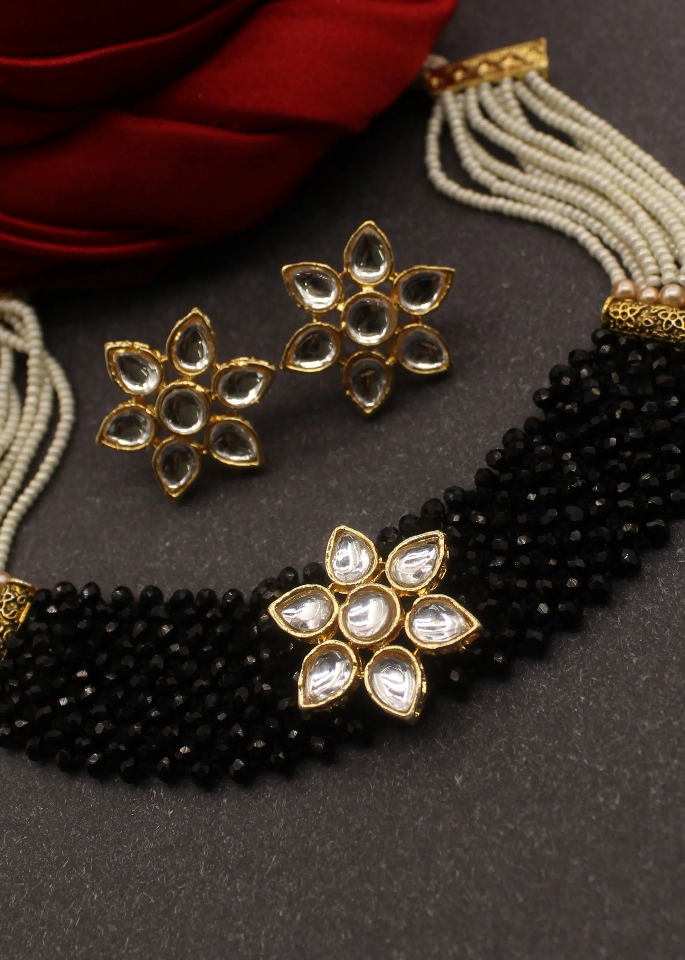 GRACEFUL KUNDAN CHOKER NECKLACE
