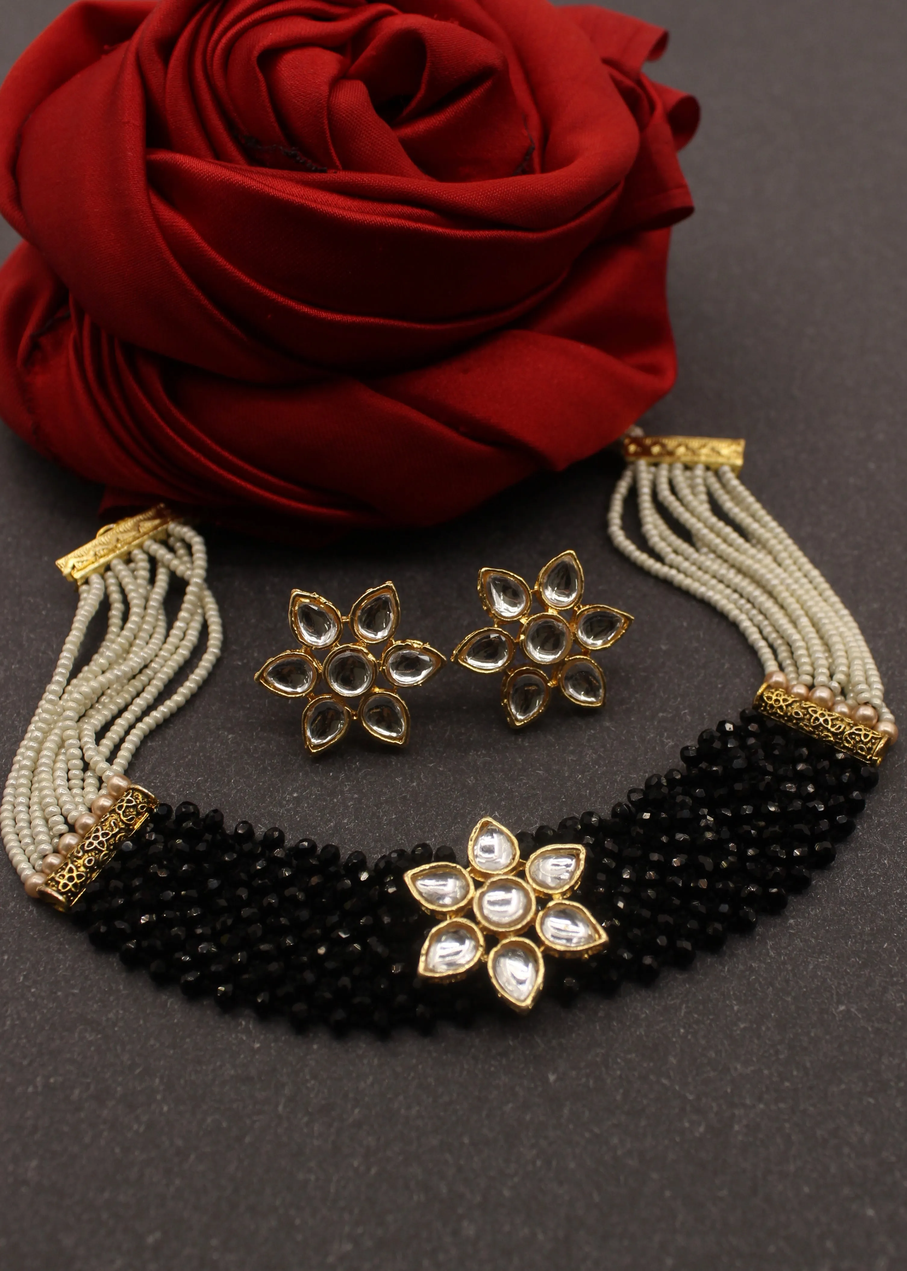 GRACEFUL KUNDAN CHOKER NECKLACE