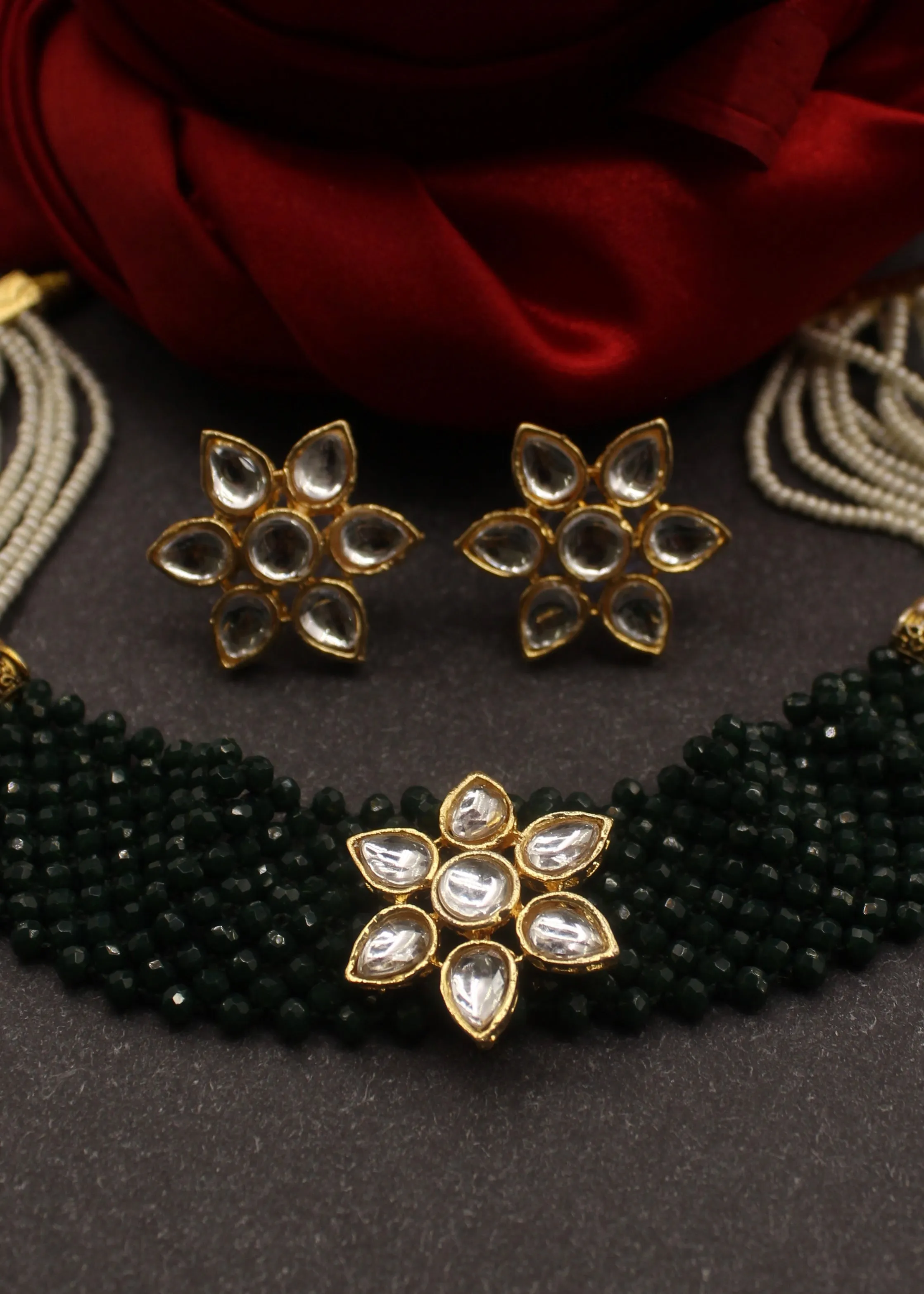 GRACEFUL KUNDAN CHOKER NECKLACE