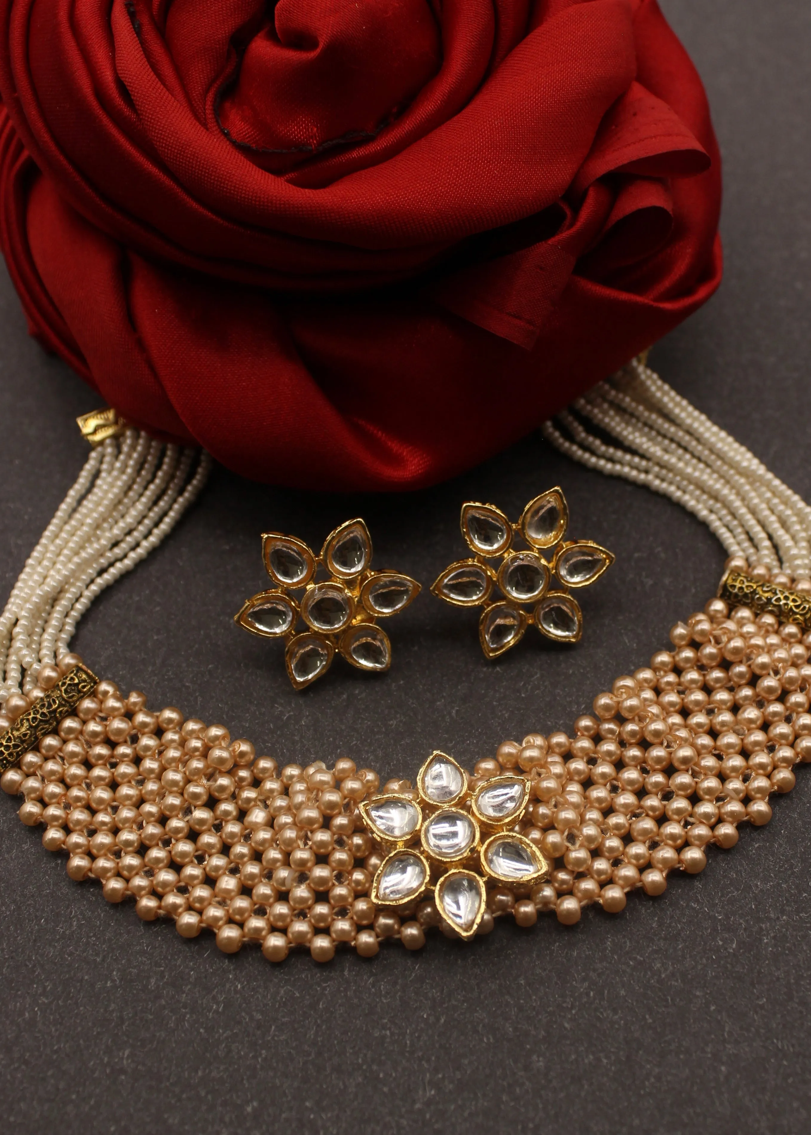 GRACEFUL KUNDAN CHOKER NECKLACE