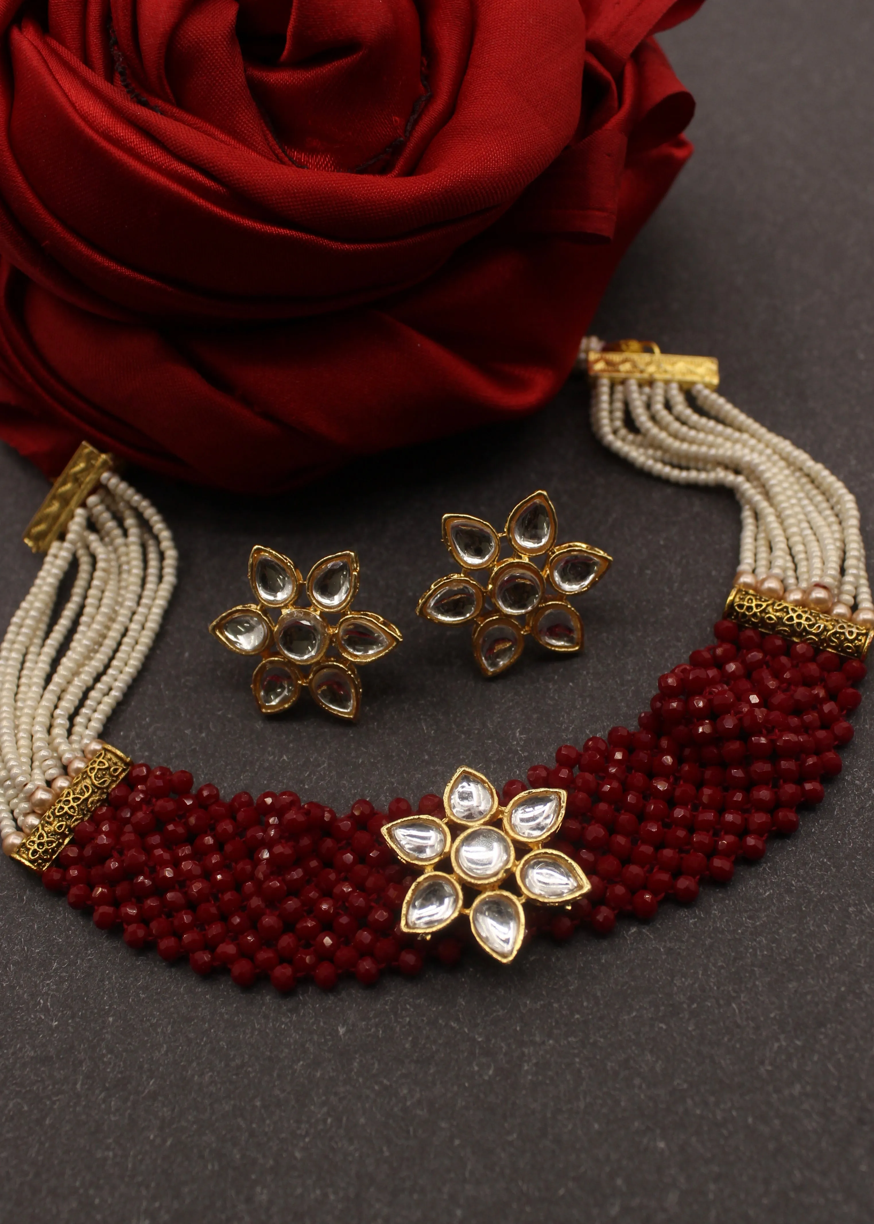 GRACEFUL KUNDAN CHOKER NECKLACE