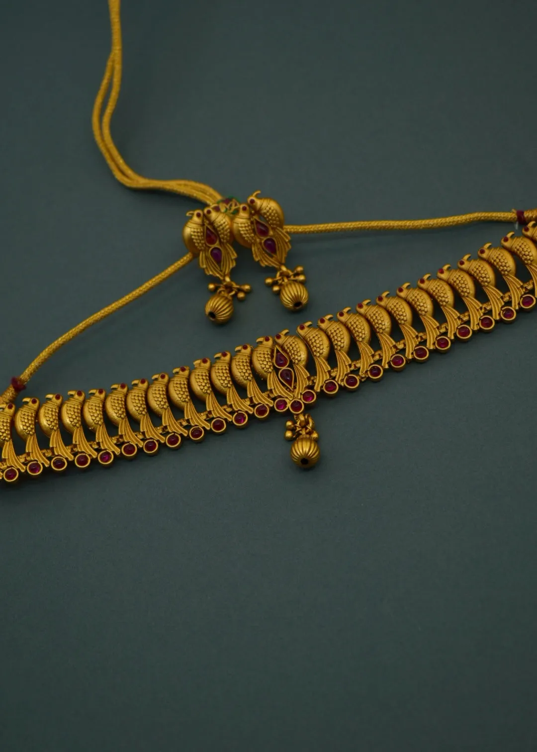 GRACEFUL SPARROW DESIGN NECKLACE