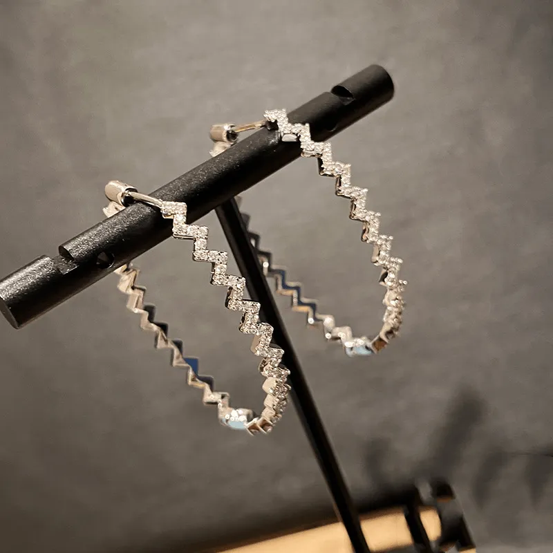 Mosan Diamond Wave Fashion Geometry Earrings