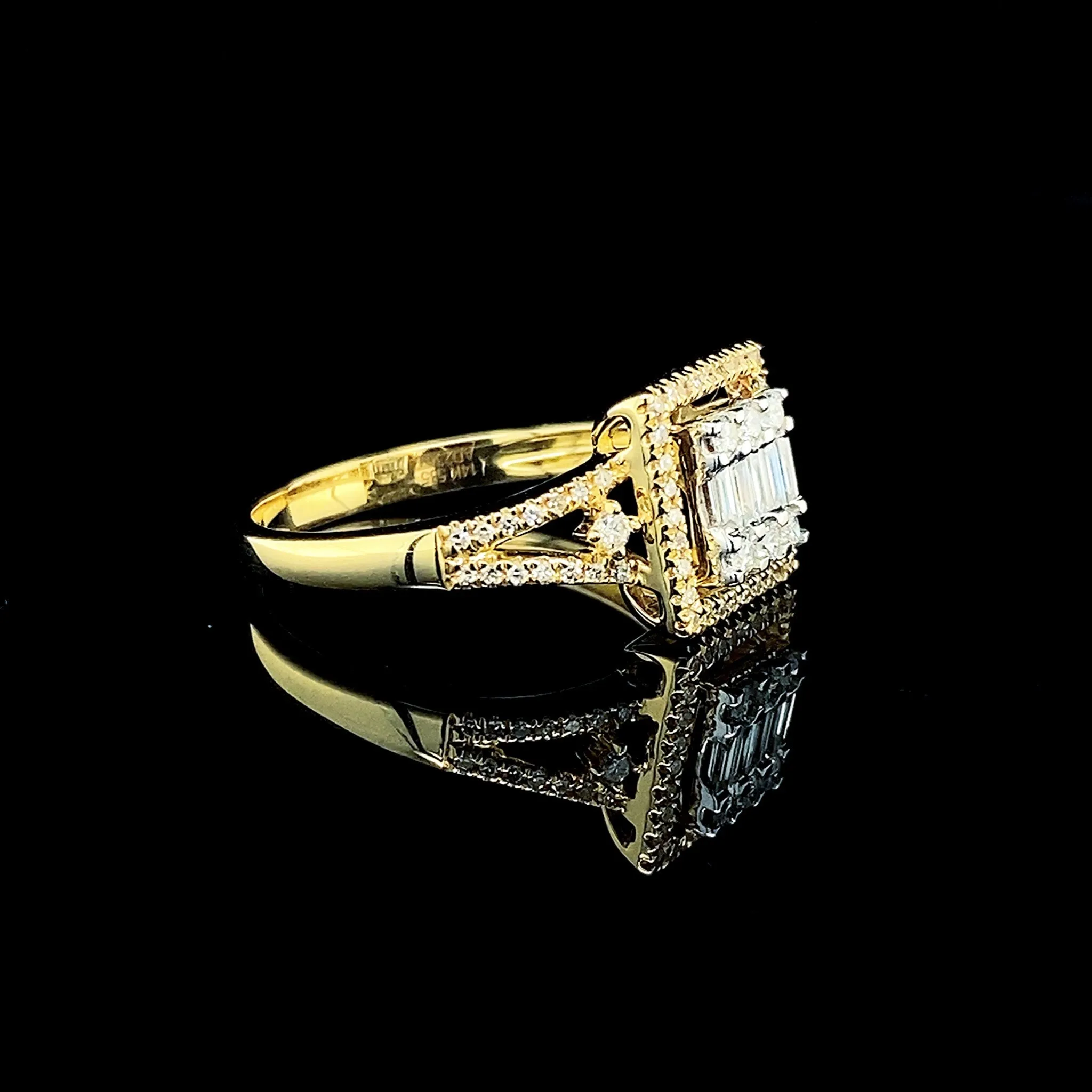 PREORDER | Golden Square Paved Diamond Ring 14kt