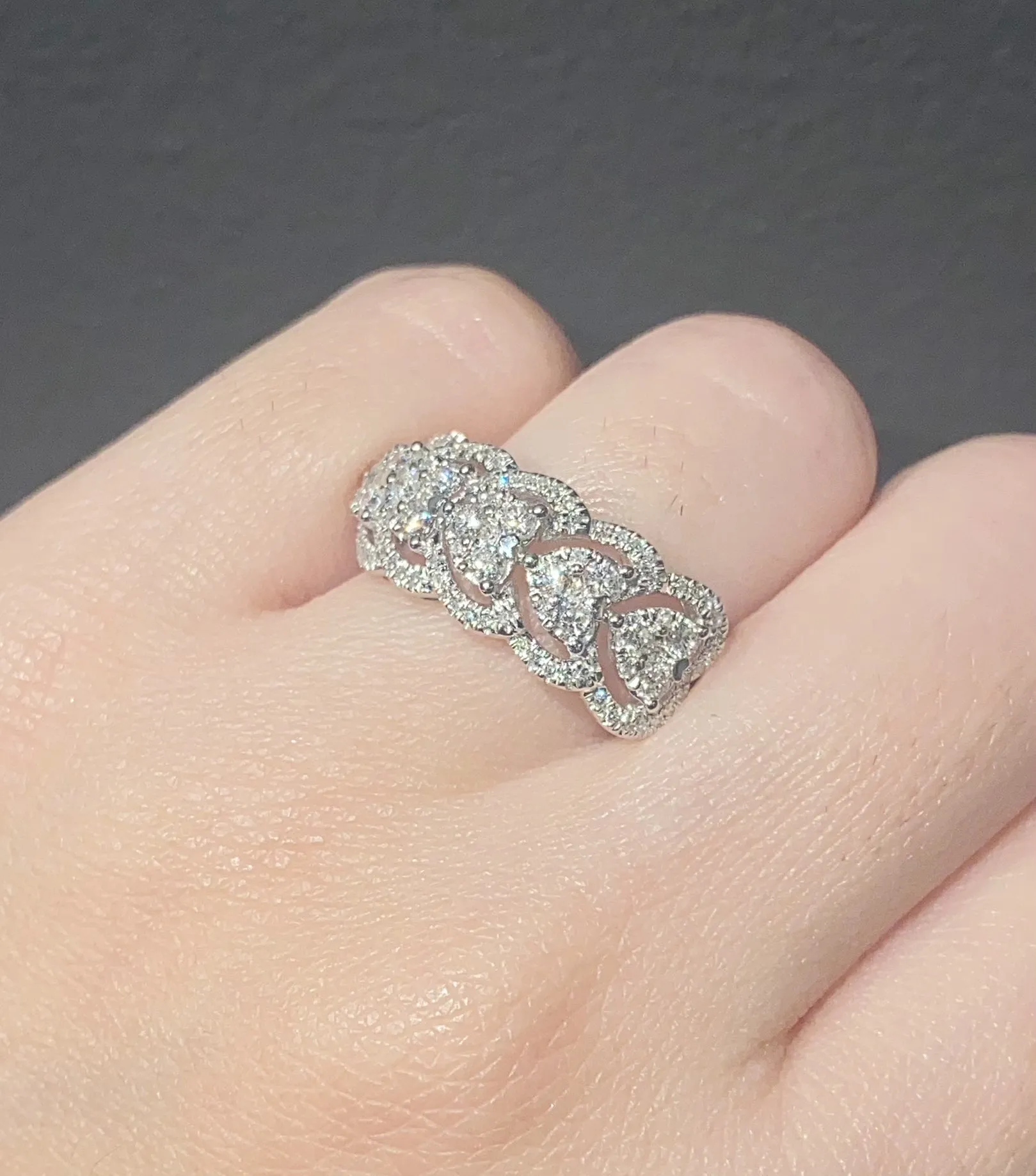 PREORDER | Heart Halo Half Eternity Diamond Ring 14kt