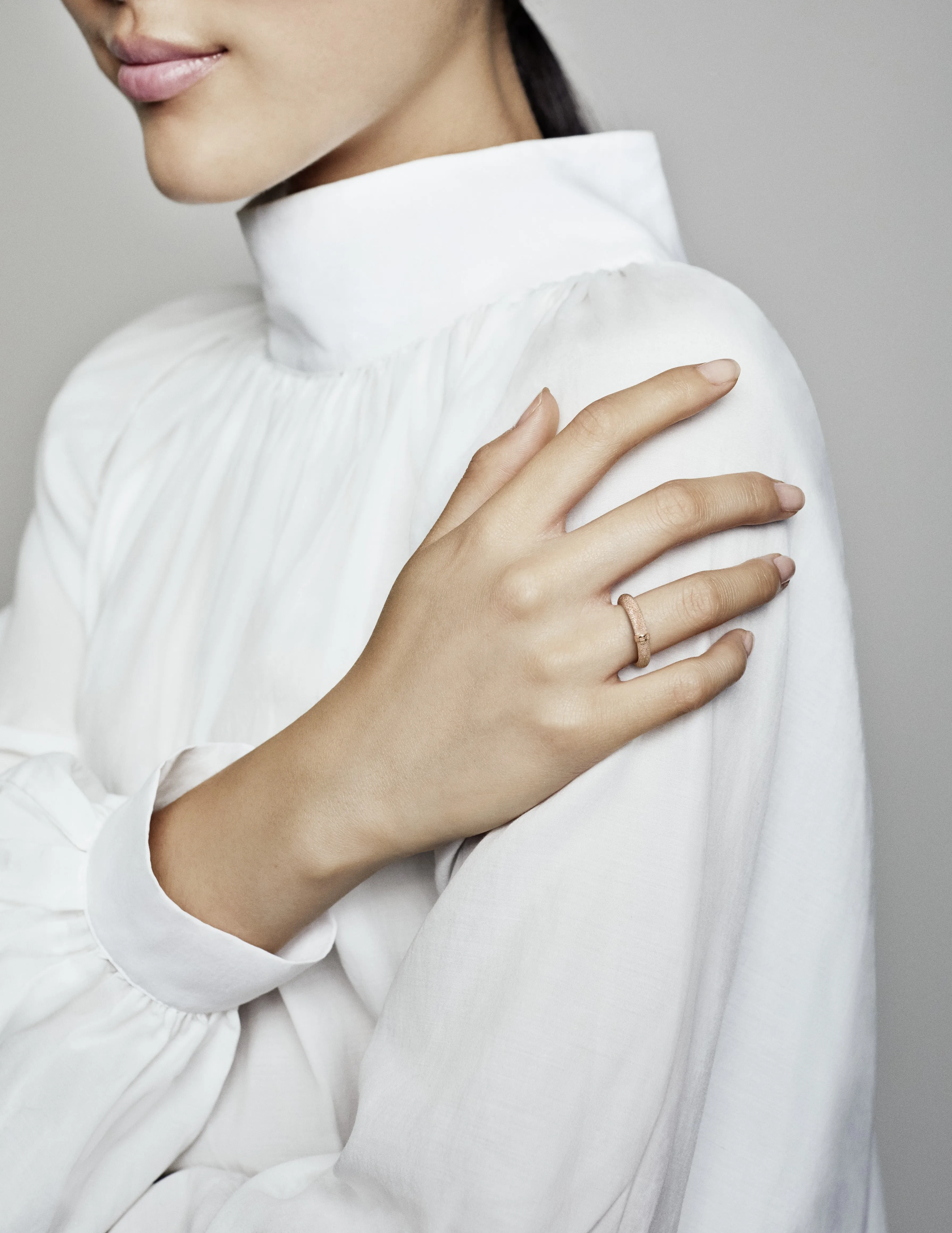 Ring in diamond-pointed Pandora Rose