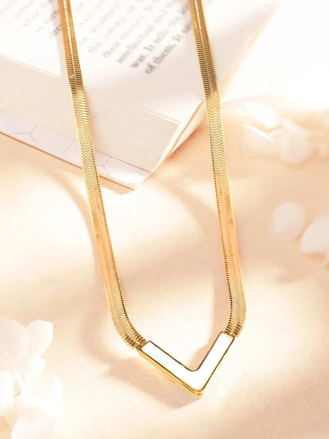 Rubans Voguish 18K Gold Plated Stainless Steel Waterproof Snake Chain With V Shaped Shell Pendant.