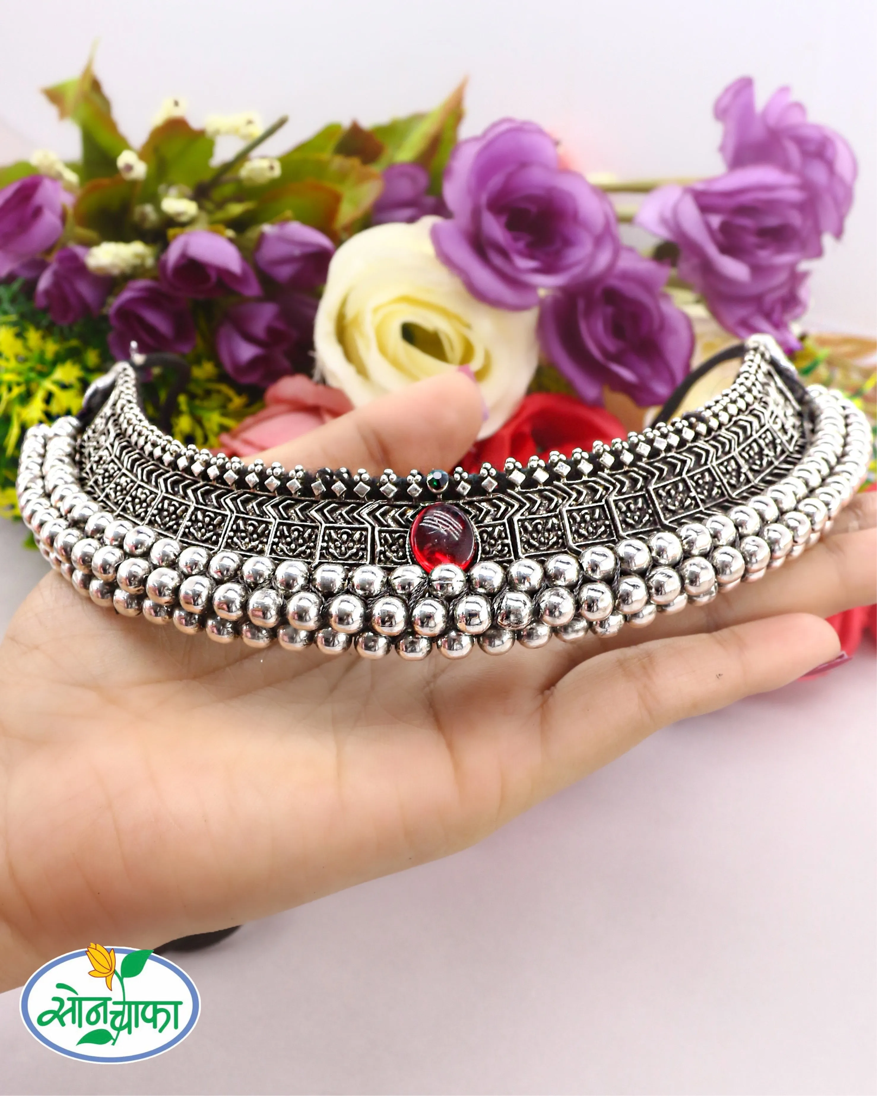 TRADITIONAL GRACEFUL VAJRATIK